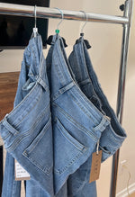 Frayed Jeans | Light Wash