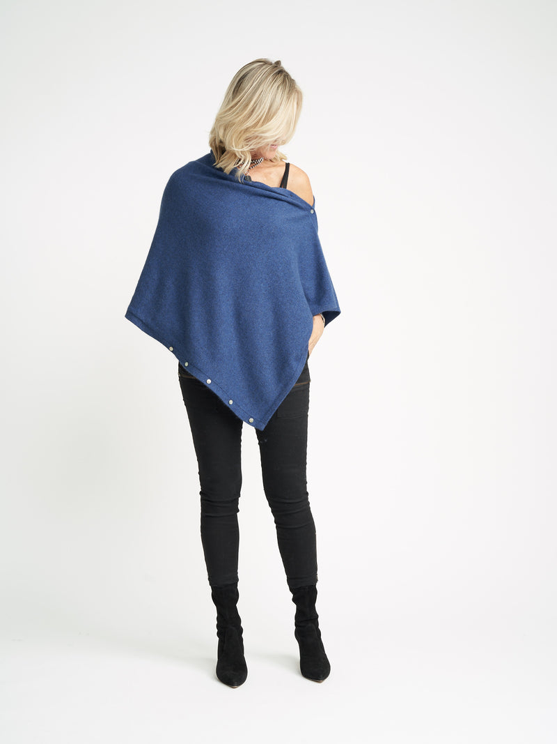 VIDEO: How to wear Poncho - Cashmere - Queen & Grace
