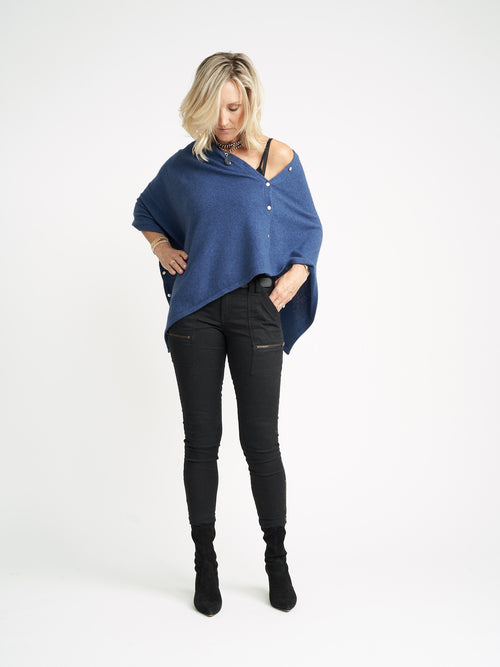VIDEO: How to wear Poncho - Cashmere - Queen & Grace